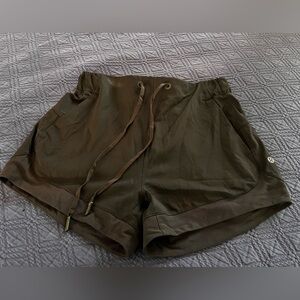 🧗‍♀️Lululemon Sunsetting Short -Resale Black Size 4 | 3” inseam